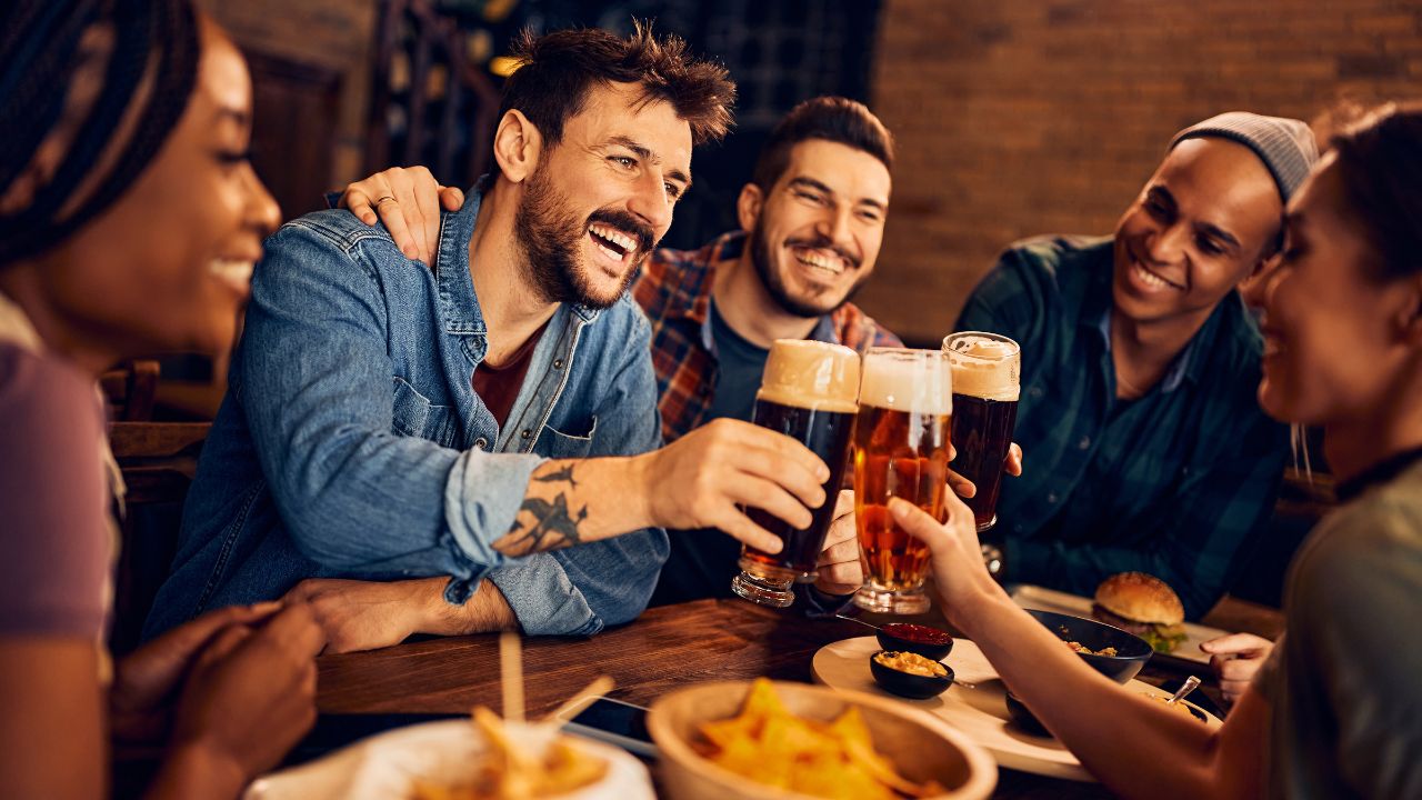 preparate-para-el-mundial-estas-son-las-mejores-franquicias-de-alitas-para-invertir-en-2026